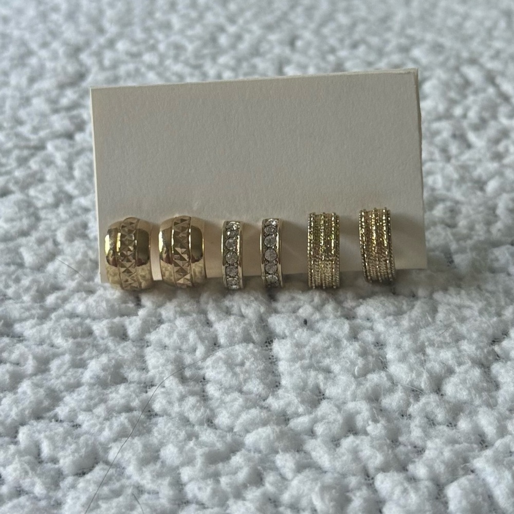 Vintage Monet Gold Hoop Clip On Earrings Set!